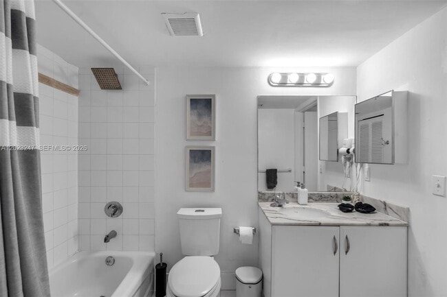 Building Photo - 1200 Brickell Bay Dr
