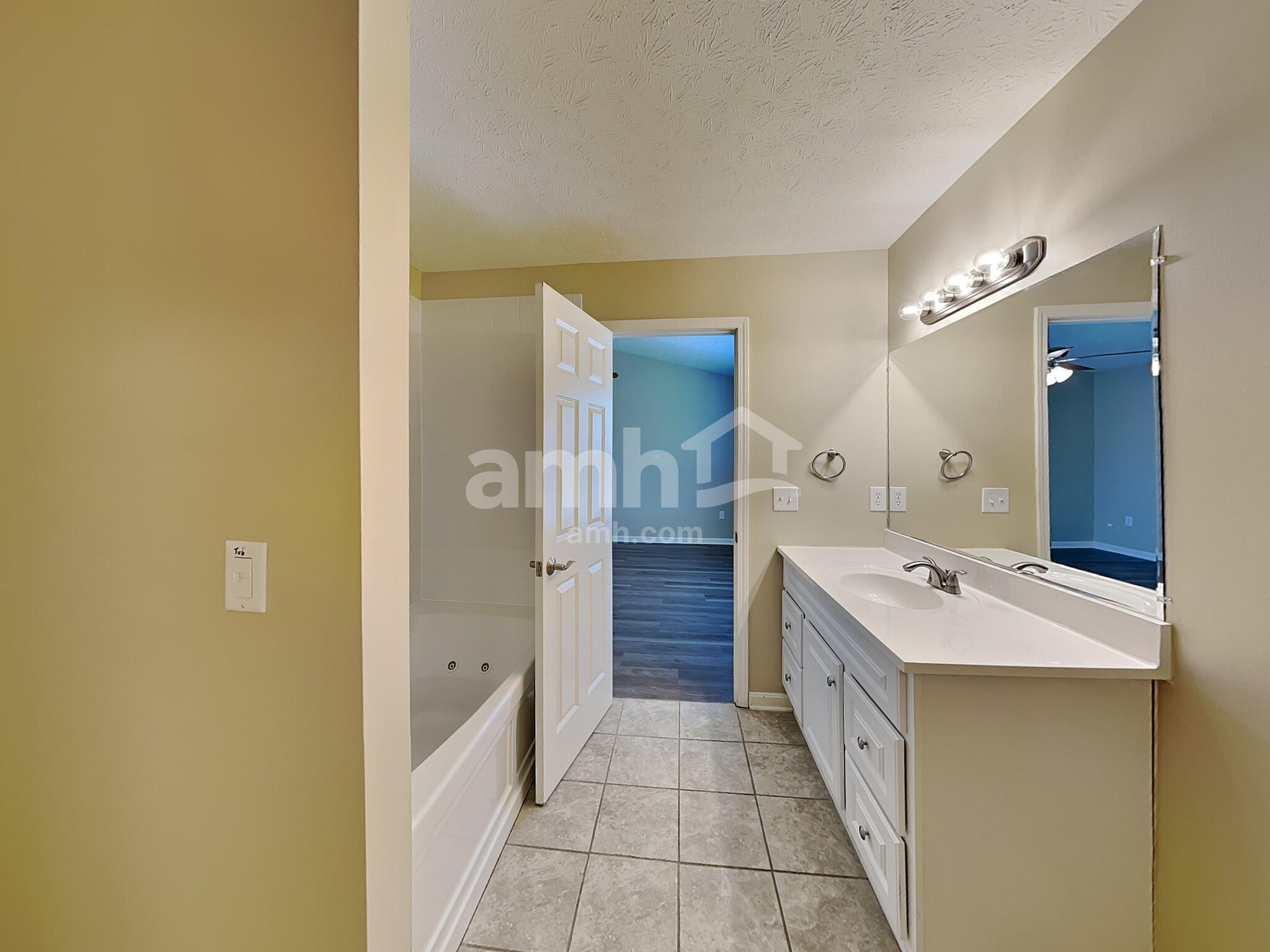 Building Photo - 9766 Soaring Breezes