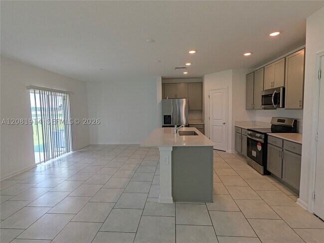 Building Photo - 890 Timberland Dr