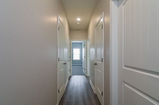Building Photo - LakesideCirS9298