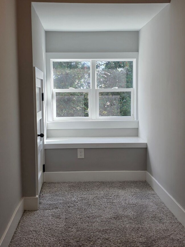 Building Photo - Gorgeous one of a kind 5 bedroom home fully updated