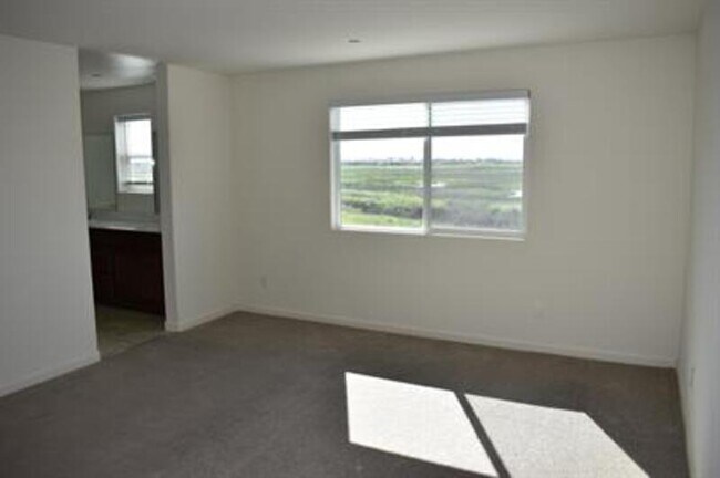 Building Photo - 4297 Lasalle Dr