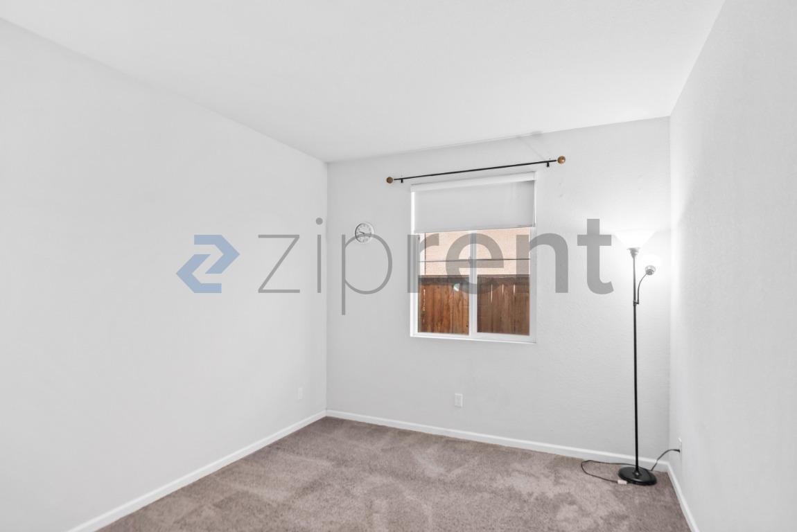 Building Photo - Unit