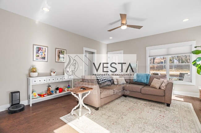 Building Photo - 4 Lola Lilly Pl