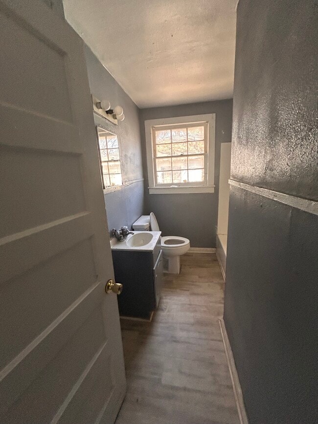 Building Photo - 2233 Queens Hwy