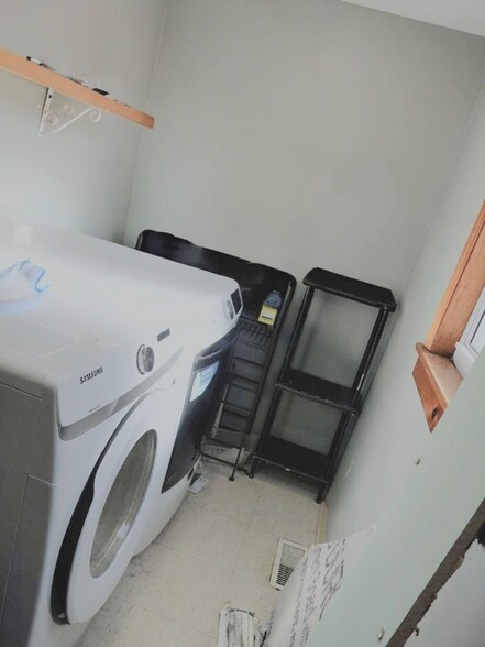 Building Photo - 330 Massasoit Rd