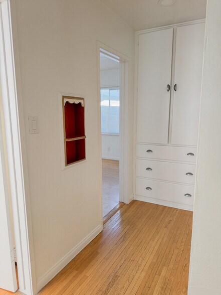 Building Photo - 925 Park Paseo