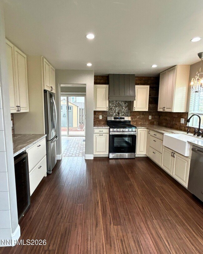 Building Photo - 2205 Stowe Dr