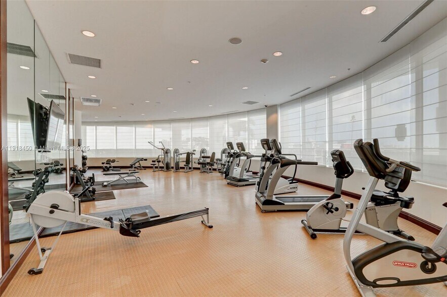 Building Photo - 315 NE 3rd Ave