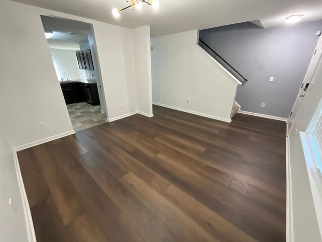 Building Photo - Large 5 bedroom home in Established Neighborhood ready to rent!