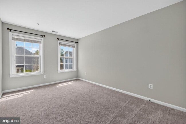 Building Photo - 2495 Cheyenne Dr