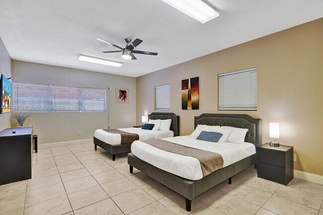 Building Photo - 947 Washington St