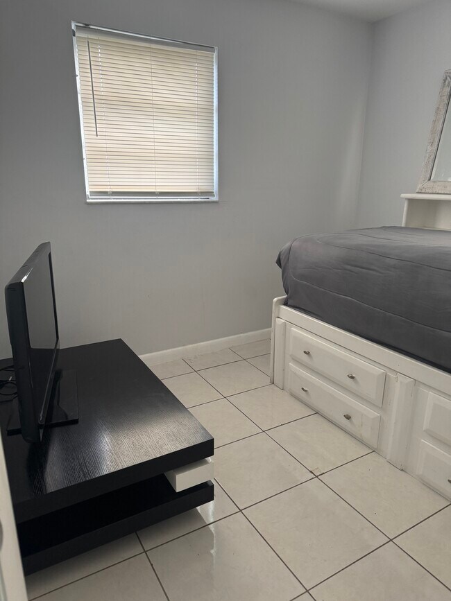 Building Photo - 17472 SW 105th Ave