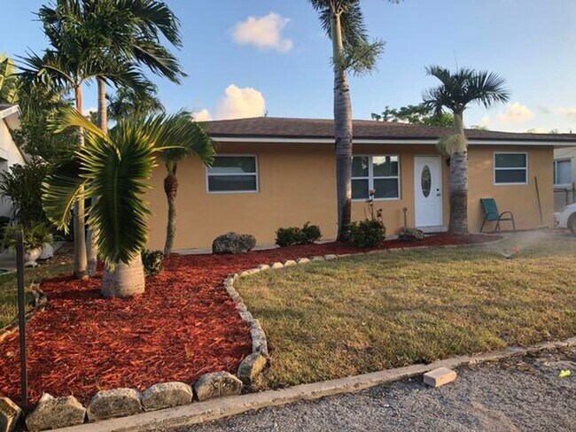 Building Photo - 616 W Broward St