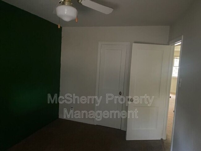 Building Photo - 5911 Bustleton Ave