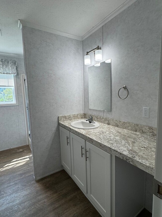Building Photo - 465-4 Royal Manor Rd-