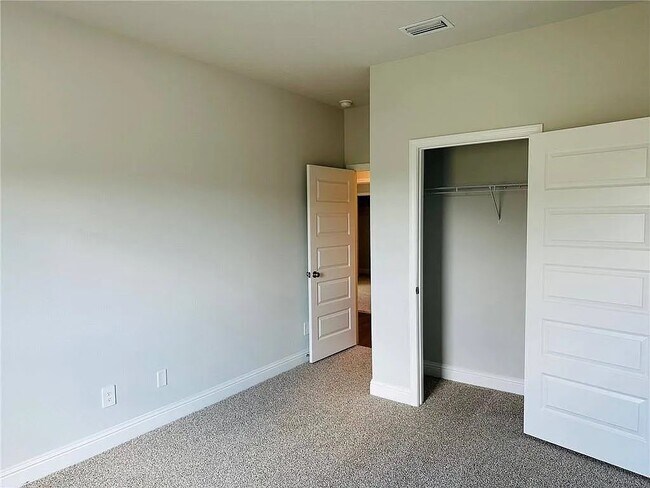 Building Photo - 1557 Redland St N