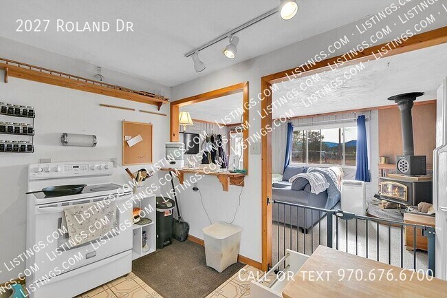 Building Photo - 2027 Roland Dr