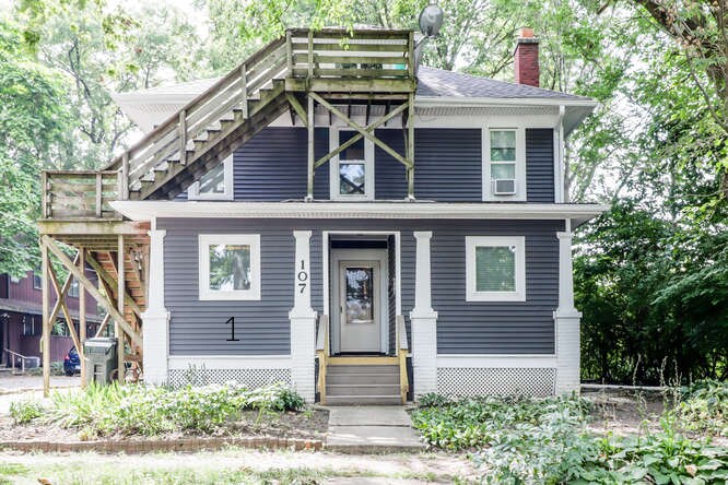 Building Photo - 107 W Oregon St