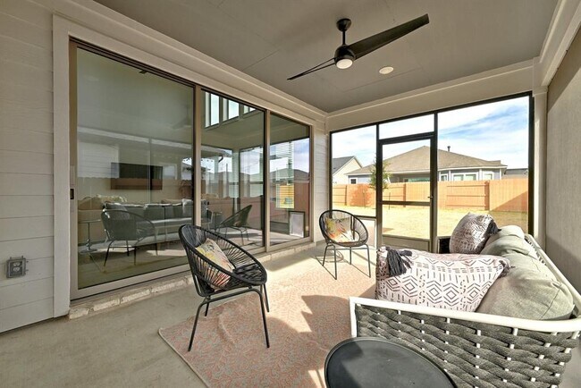 Building Photo - 8509 Silverthorne St