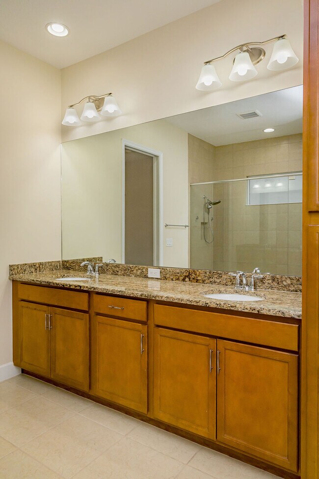 Building Photo - 15323 Goldfinch Cir