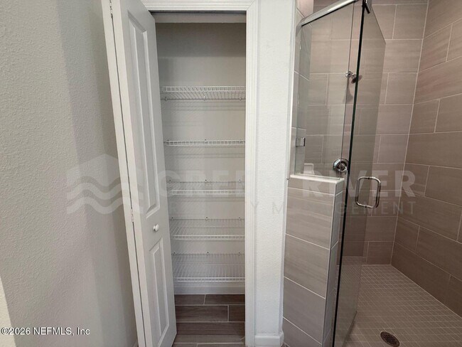 Building Photo - 2717 White Cedar Ln