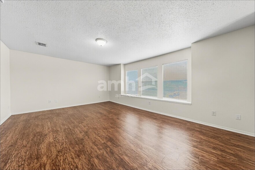 Building Photo - 4405 Statesman Ln