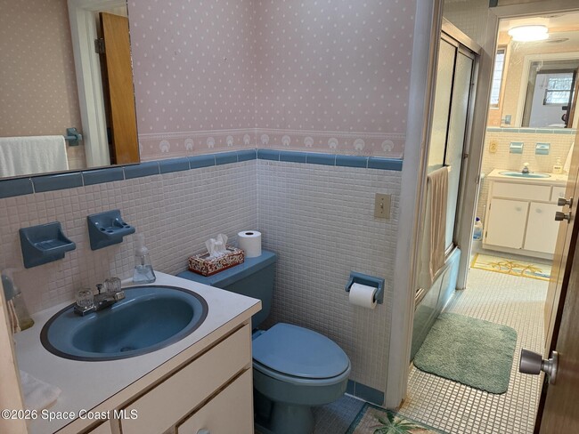 Building Photo - 1153 Belaire Dr