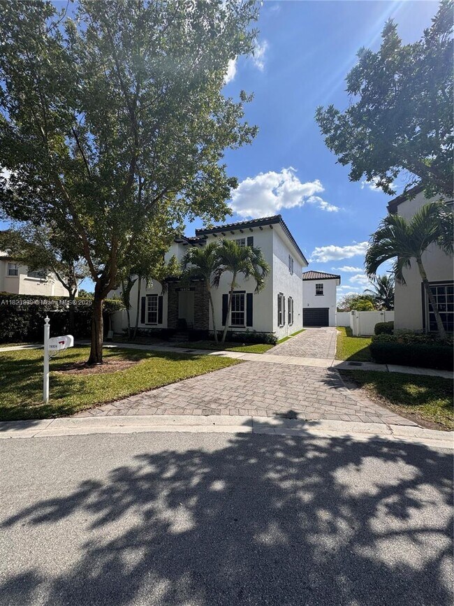 Building Photo - 16934 SW 92nd St Cir