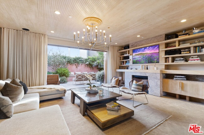 Building Photo - 812 Brooks Ave