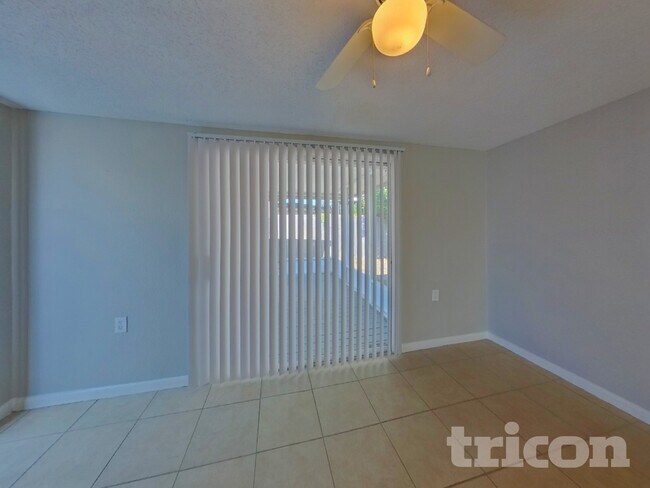 Building Photo - 1440 Overlea St