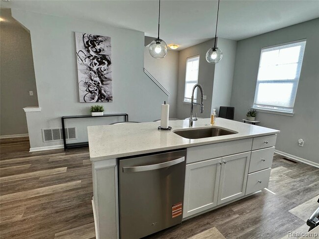 Building Photo - 2500 Normandy Rd