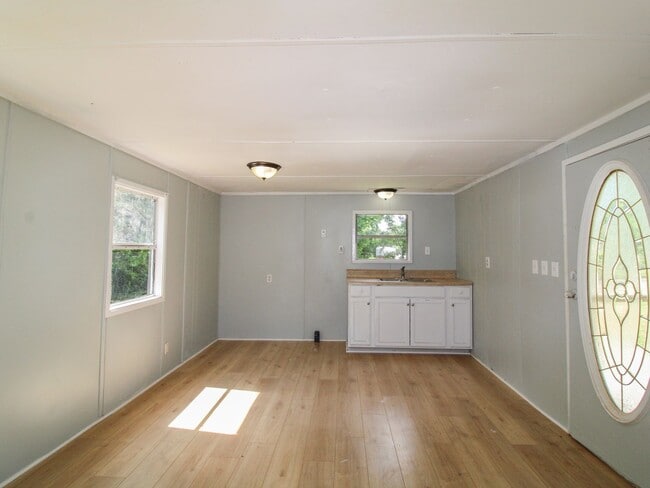Building Photo - Comfortable Living in a Prime Fayetteville Location!