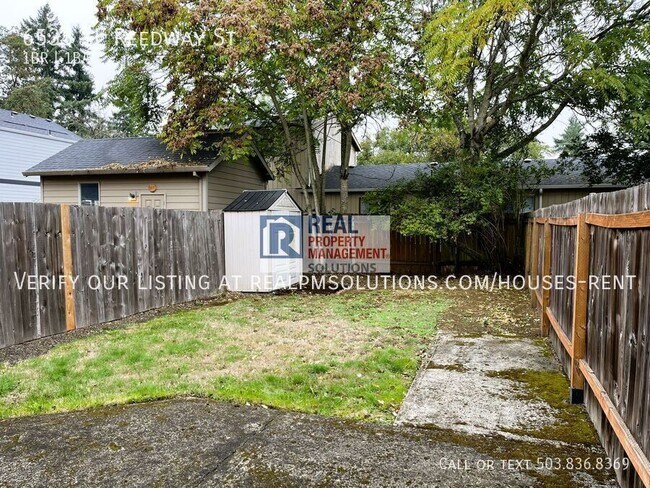 Building Photo - 6535 SE Reedway St