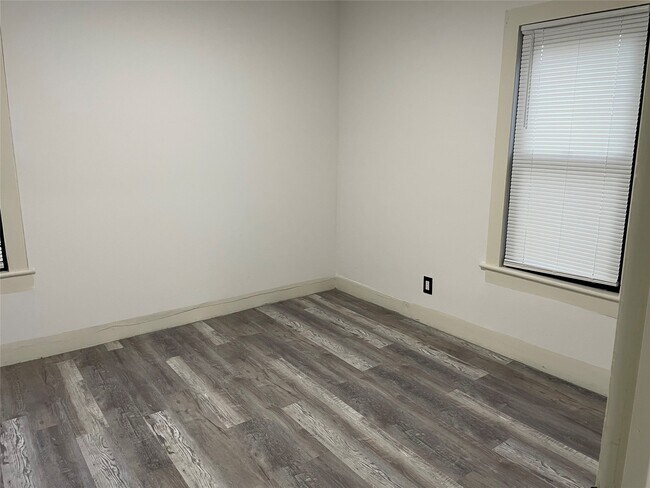 Building Photo - 50 Schubert St