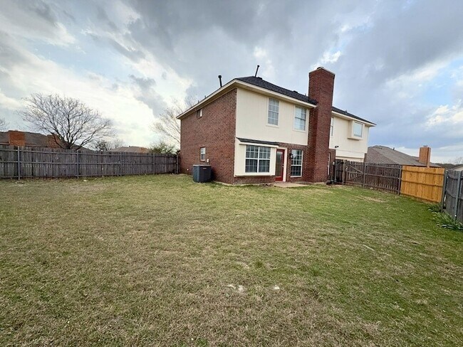 Building Photo - 704 Inglewood Trail