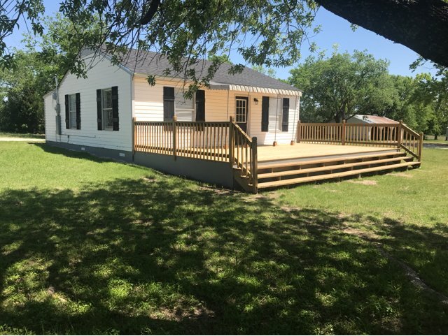 Primary Photo - Lorena ISD, 2 bed/1 bath Charming Home