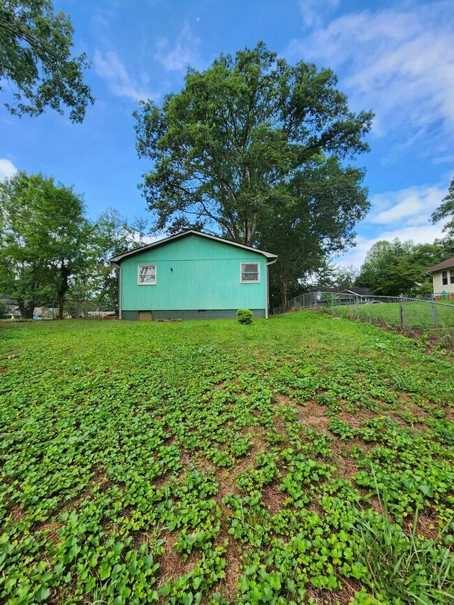 Building Photo - West Asheville Bungalow