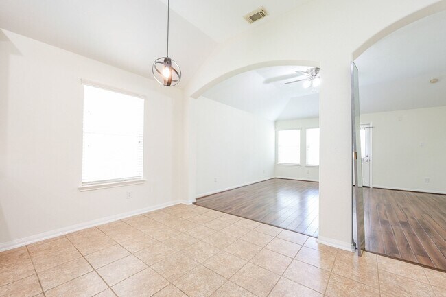 Building Photo - 11123 Overland Trail Dr