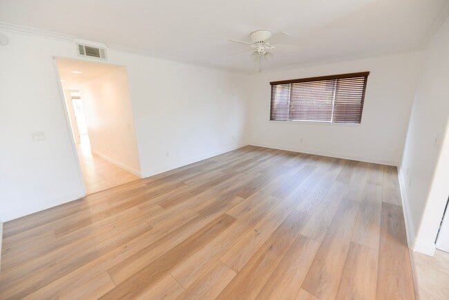 Building Photo - 251 Avenida Madrid