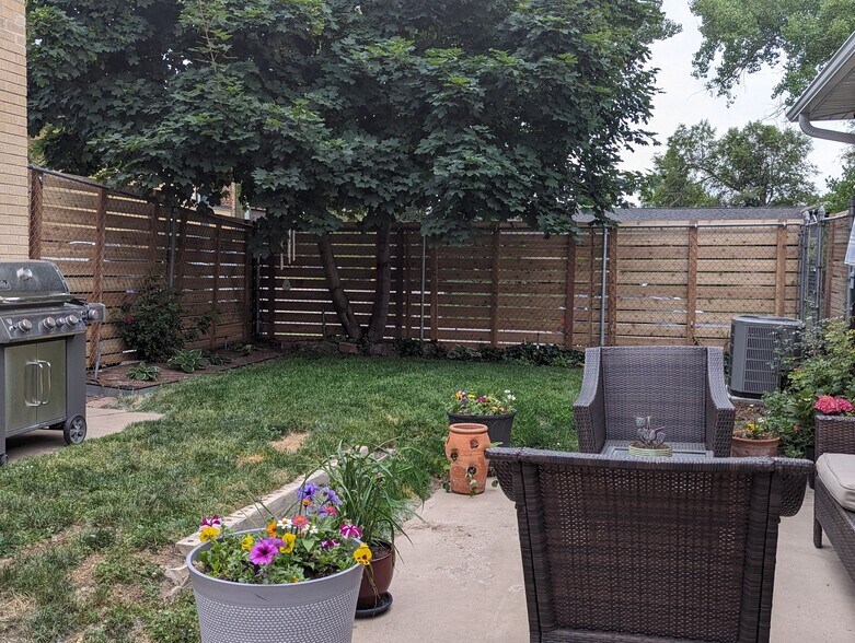 Building Photo - 1394 S Corona St