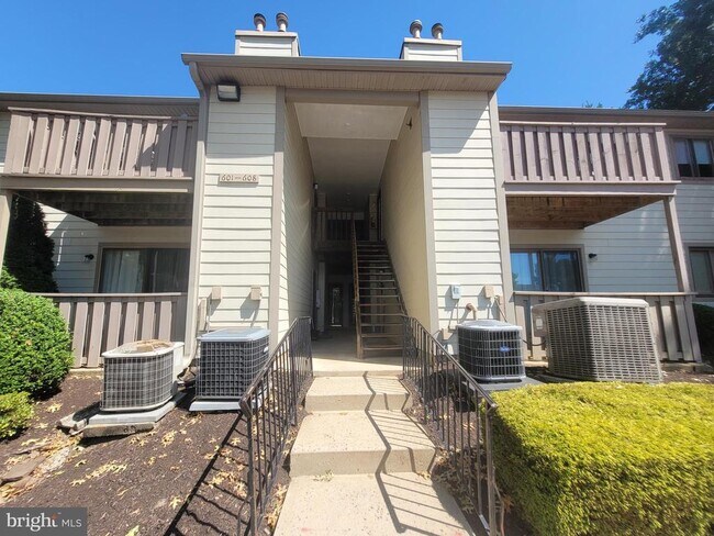 Building Photo - 604 Thornton Ct