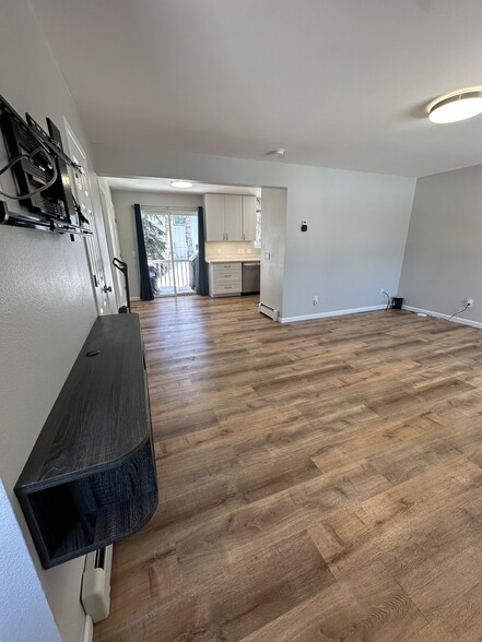 Building Photo - 1055 E Klatt Rd