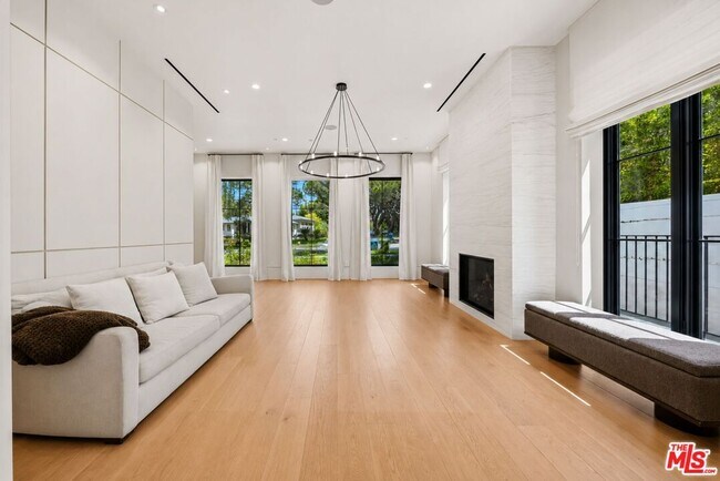 Building Photo - 9206 Monte Mar Dr