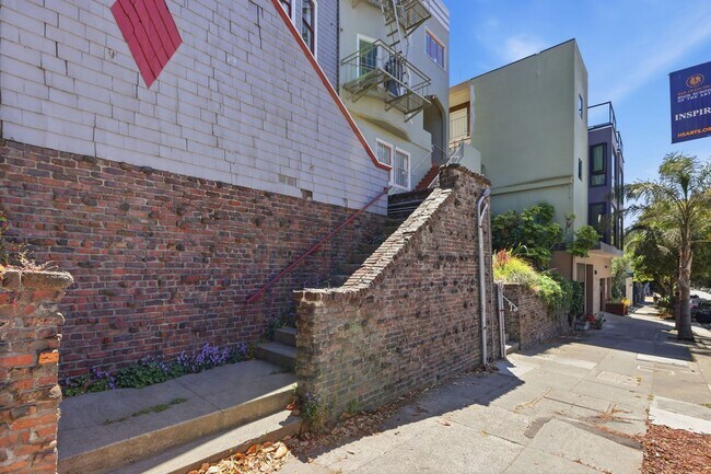 Building Photo - 1221 Waller St