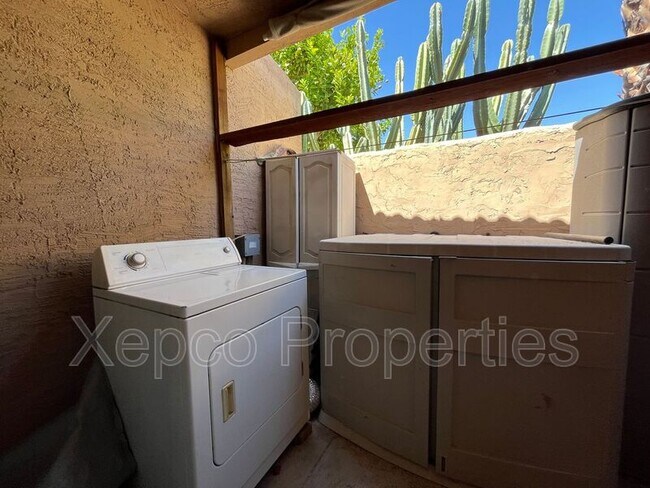 Building Photo - 2571 N Whitewater Club Dr