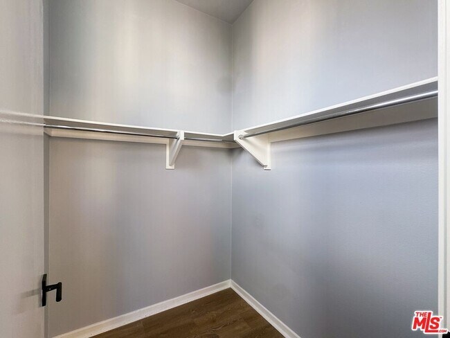 Building Photo - 6581 S Seabluff Dr