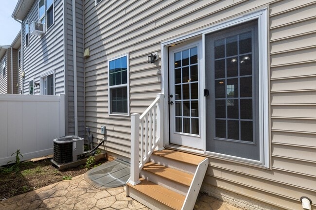 Building Photo - 2023 Verona Ct