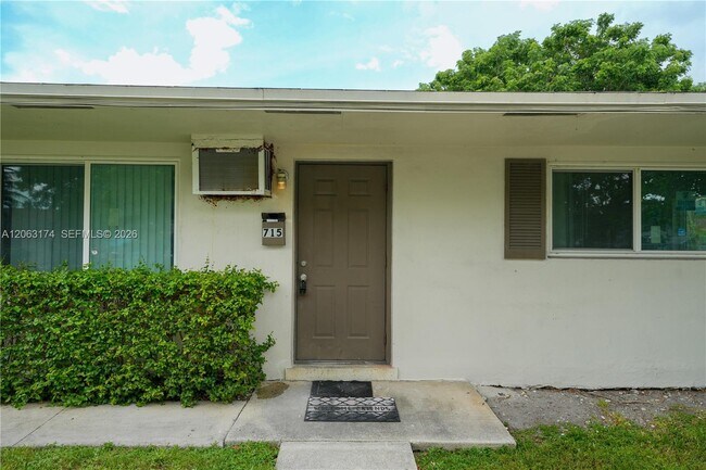 Building Photo - 715 N 58th Ave
