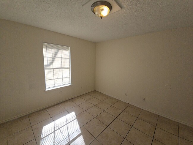 Building Photo - 1307 Brenda Ln